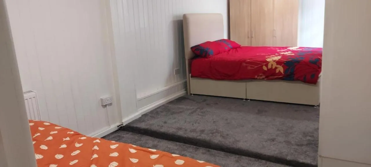 Lovely 3-Bed Apartment In Parkgate Rotherham 0*,