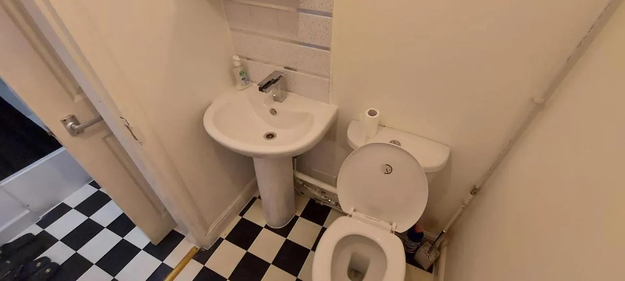 Lovely 3-Bed Apartment In Parkgate Rotherham 0*,  United Kingdom